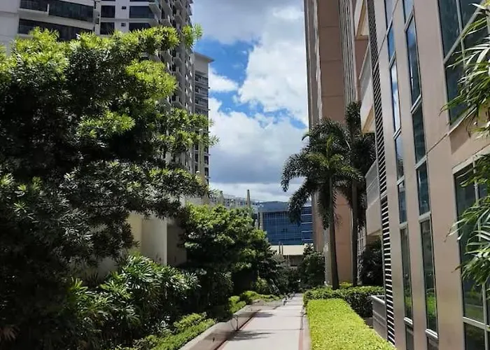 Apartment Canal View Luxe Retreat, Ogawa Massage Sofa, Pool, Netflix, Kitchen, Sauna, For 3 Guests Only *