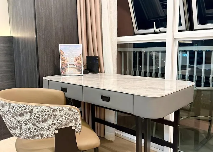 Apartment Canal View Luxe Retreat, Ogawa Massage Sofa, Pool, Netflix, Kitchen, Sauna, For 3 Guests Only