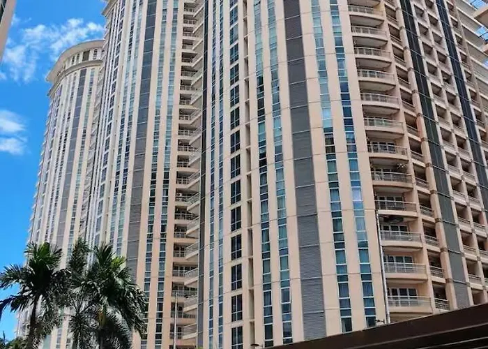 Apartment Canal View Luxe Retreat, Ogawa Massage Sofa, Pool, Netflix, Kitchen, Sauna, For 3 Guests Only Manila