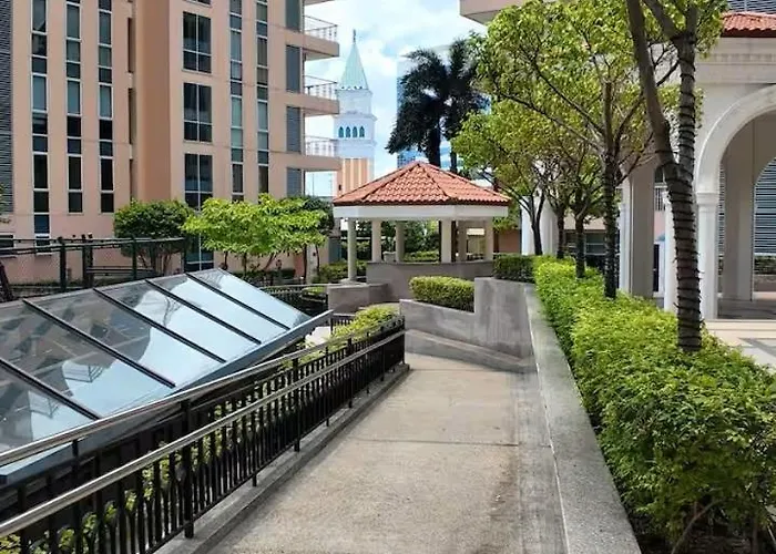 Apartment Canal View Luxe Retreat, Ogawa Massage Sofa, Pool, Netflix, Kitchen, Sauna, For 3 Guests Only