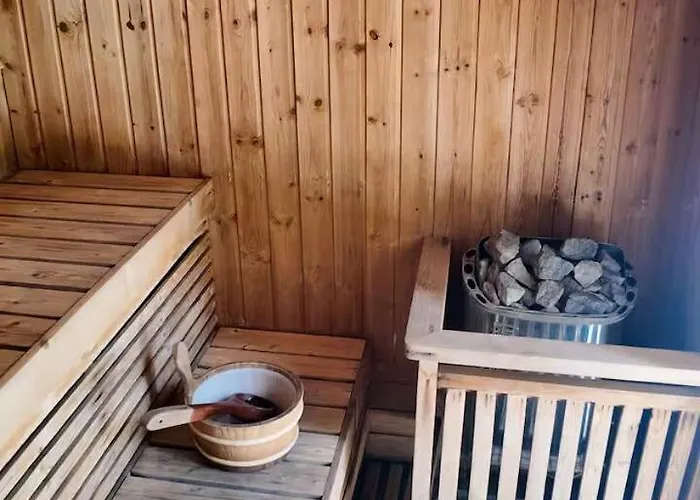 Canal View Luxe Retreat, Ogawa Massage Sofa, Pool, Netflix, Kitchen, Sauna, For 3 Guests Only Apartment
