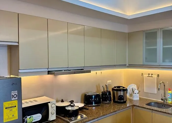 Apartment Canal View Luxe Retreat, Ogawa Massage Sofa, Pool, Netflix, Kitchen, Sauna, For 3 Guests Only