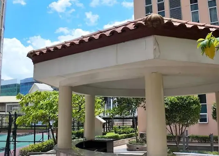Canal View Luxe Retreat, Ogawa Massage Sofa, Pool, Netflix, Kitchen, Sauna, For 3 Guests Only