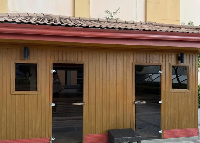 Canal View Luxe Retreat, Ogawa Massage Sofa, Pool, Netflix, Kitchen, Sauna, For 3 Guests Only Apartment Manila