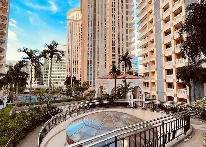 Canal View Luxe Retreat, Ogawa Massage Sofa, Pool, Netflix, Kitchen, Sauna, For 3 Guests Only Apartment *