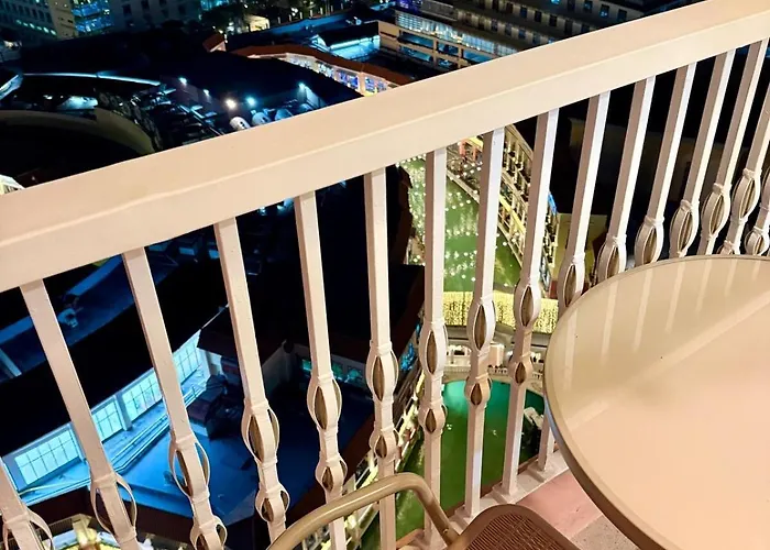 Canal View Luxe Retreat, Ogawa Massage Sofa, Pool, Netflix, Kitchen, Sauna, For 3 Guests Only * Manila