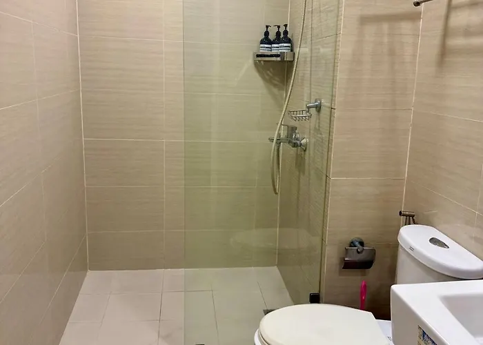 Canal View Luxe Retreat, Ogawa Massage Sofa, Pool, Netflix, Kitchen, Sauna, For 3 Guests Only