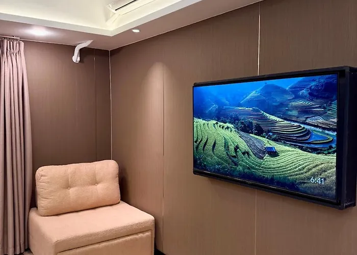 Canal View Luxe Retreat, Ogawa Massage Sofa, Pool, Netflix, Kitchen, Sauna, For 3 Guests Only * Manila